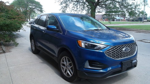Used 2024 Ford Edge SEL image 3