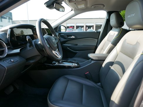 Used 2024 Chevrolet Trax ACTIV w/ Driver Confidence Package image 12
