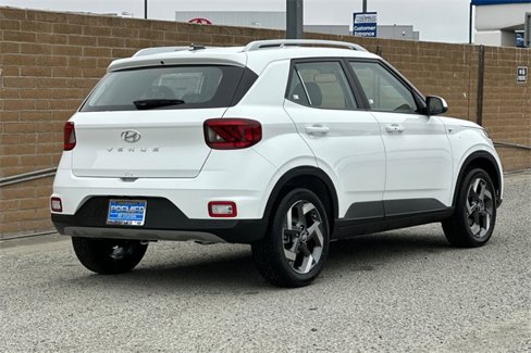 New 2025 Hyundai Venue SEL image 4