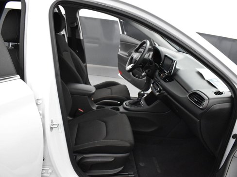 Used 2018 Hyundai Elantra GT image 25