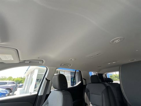 Used 2021 Chevrolet Traverse LT image 19