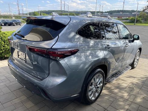 Used 2024 Toyota Highlander LE image 7
