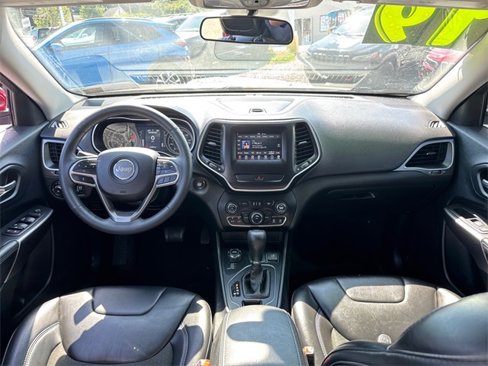 Certified 2019 Jeep Cherokee Latitude Plus w/ Cold Weather Group image 13