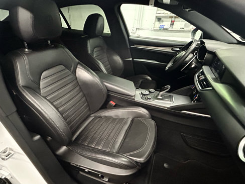 Used 2018 Alfa Romeo Stelvio Ti Sport image 18