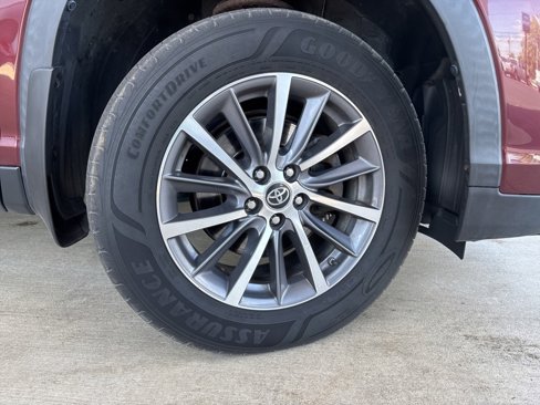 Used 2019 Toyota Highlander XLE image 41