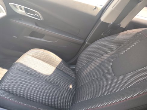 Used 2015 Chevrolet Equinox LT image 10