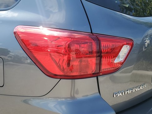 Used 2020 Nissan Pathfinder SV image 13