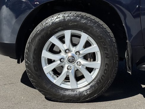 Used 2019 Toyota Land Cruiser image 11