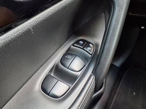 Used 2019 Nissan Rogue Sport SV image 9