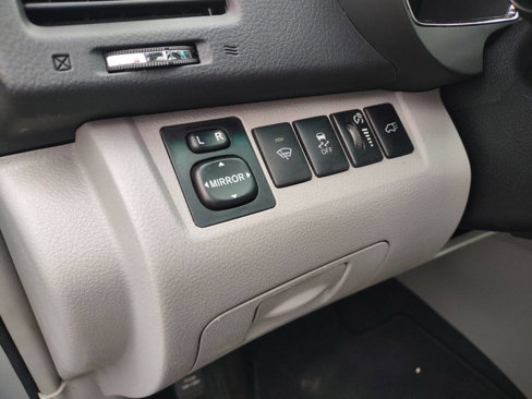 Used 2013 Toyota Highlander SE image 14