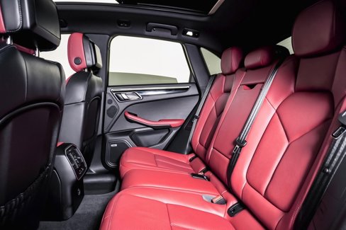 Certified 2024 Porsche Macan image 17
