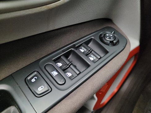 Used 2015 Jeep Renegade Latitude w/ Popular Equipment Group image 27
