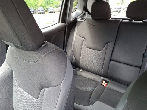 Used 2019 Jeep Renegade Altitude w/ Quick Order Package 2XM image 18