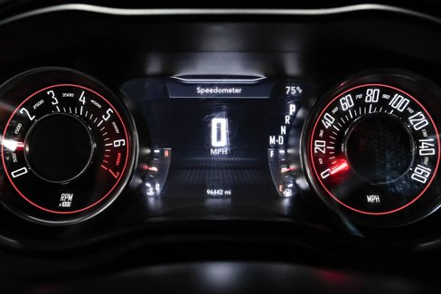 Used 2015 Dodge Challenger SXT image 15