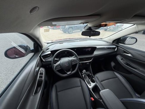 Used 2025 Buick Encore GX Sport Touring w/ Black Roof Package image 18