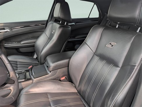 Used 2018 Chrysler 300 S w/ 300S Premium Group image 7