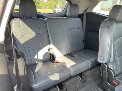 Used 2019 Buick Enclave Essence image 32