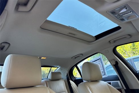 Used 2013 Jaguar XF 3.0 image 17