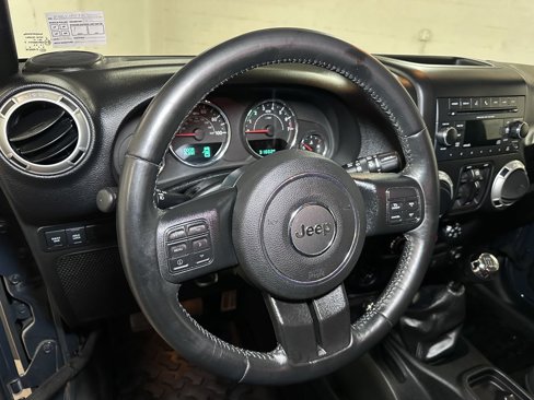 Used 2017 Jeep Wrangler Unlimited Rubicon w/ Connectivity Group image 24