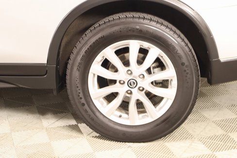 Used 2020 Nissan Rogue SV image 18
