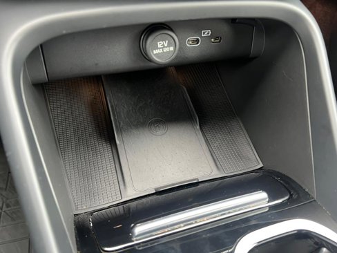 Used 2023 Volvo C40 P8 Recharge Ultimate image 27