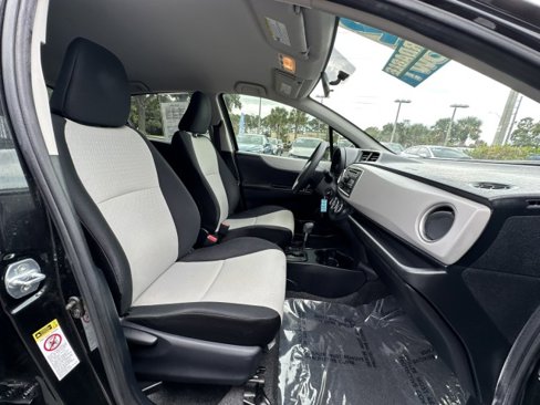 Used 2012 Toyota Yaris L image 23