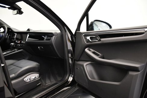 Certified 2025 Porsche Macan Turbo image 49