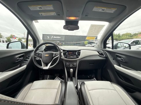Used 2022 Chevrolet Trax LT w/ Premium Seat Package image 17
