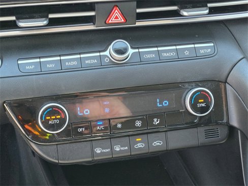 Used 2024 Hyundai Elantra SEL image 31