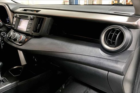 Used 2018 Toyota RAV4 LE image 18