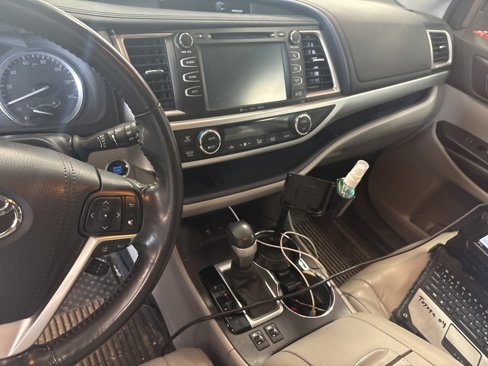 Used 2017 Toyota Highlander SE image 16