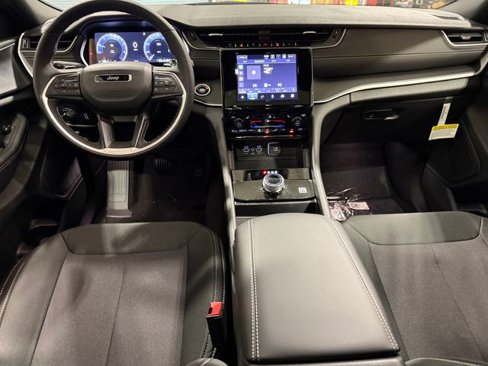 New 2025 Jeep Grand Cherokee L Laredo image 15