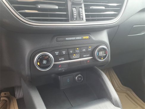 Used 2020 Ford Escape SE image 19