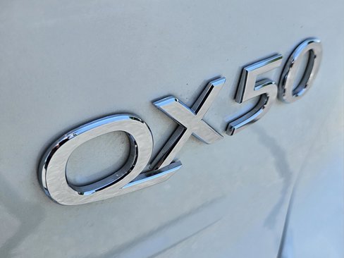 Certified 2024 INFINITI QX50 Luxe w/ Accent Package image 12