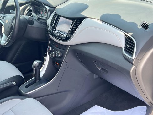 Certified 2022 Chevrolet Trax LT w/ LT Convenience Package image 26