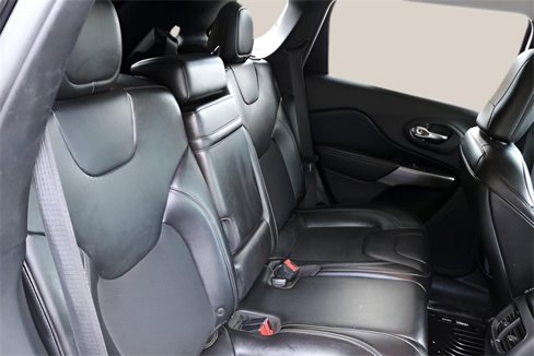 Used 2019 Jeep Cherokee Latitude Plus image 17
