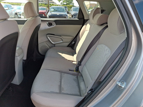 Used 2022 Kia Soul LX image 9