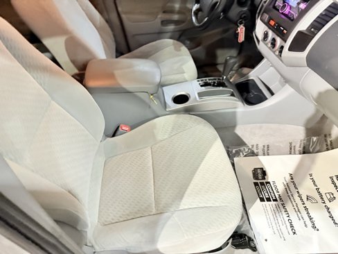 Used 2010 Toyota Tacoma PreRunner image 32