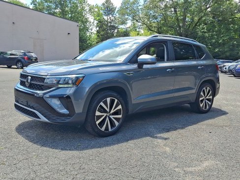 Certified 2022 Volkswagen Taos SE w/ Panoramic Sunroof Package image 5