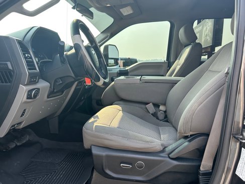Used 2019 Ford F250 XLT w/ XLT Value Package image 9