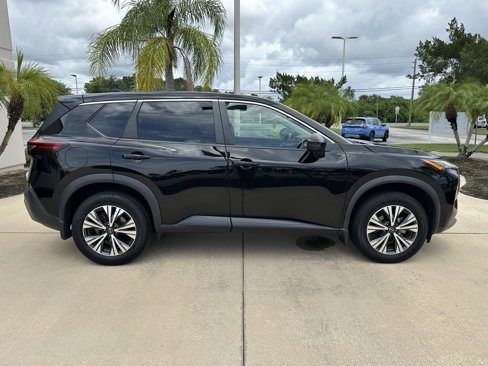 Used 2022 Nissan Rogue SV image 3