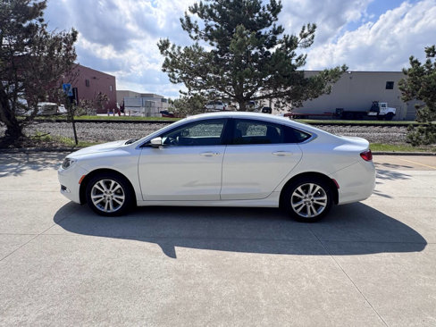 Used 2015 Chrysler 200 Limited w/ Convenience Group image 3