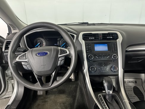 Used 2016 Ford Fusion SE image 3