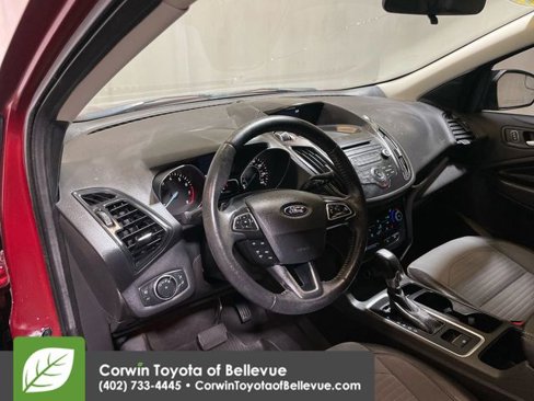 Used 2017 Ford Escape SE w/ SE Sport Appearance Package image 11