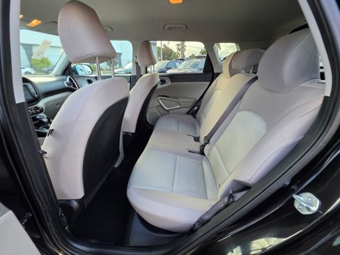 Used 2023 Kia Soul LX image 15