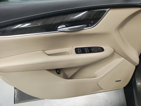 Used 2017 Cadillac XT5 FWD image 25