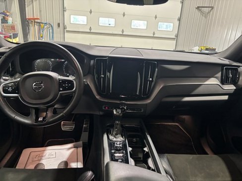 Used 2018 Volvo XC60 T6 R-Design w/ Convenience Package image 27