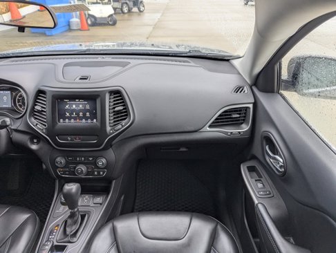 Used 2019 Jeep Cherokee Latitude Plus w/ Cold Weather Group image 4