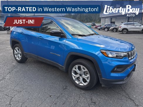 Used 2025 Jeep Compass Latitude image 3