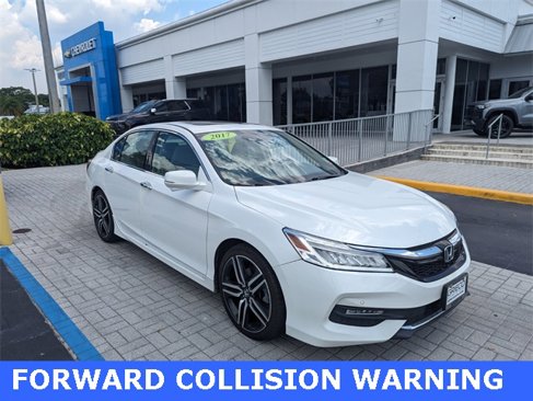 Used 2017 Honda Accord Touring image 2
